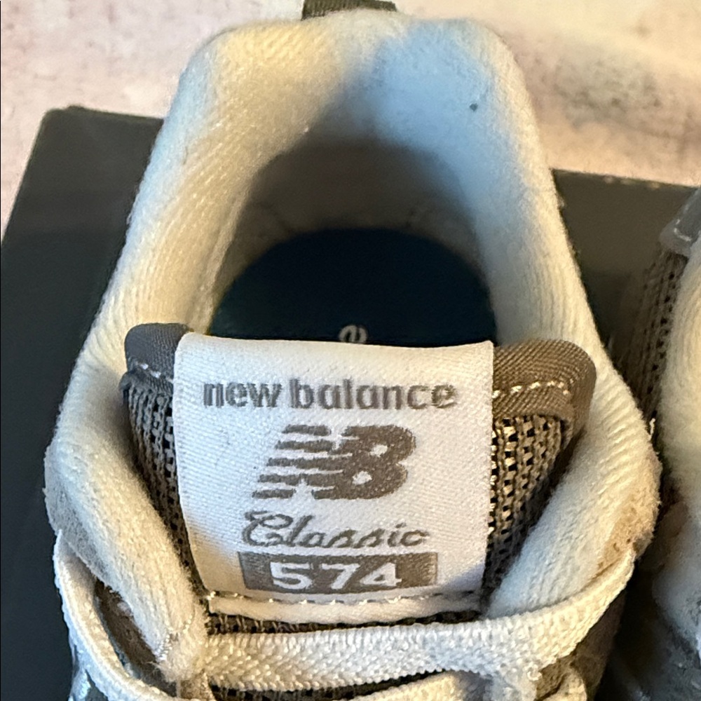New Balance 574 Infant Sneakers in Gray and White - Picture 4 of 10